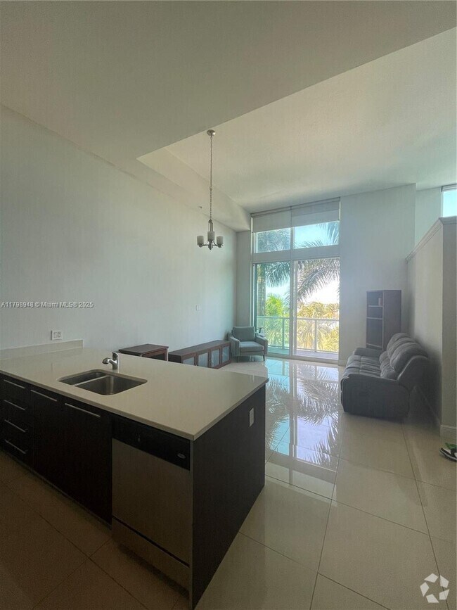 Building Photo - 1900 N Bayshore Dr Unit 605 Rental