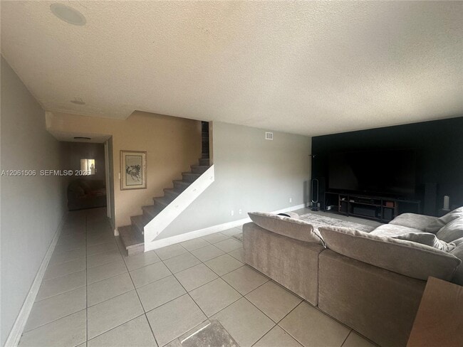 Photo - 62 Spinning Wheel Ln
