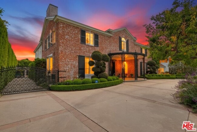 Photo - 516 S Rimpau Blvd