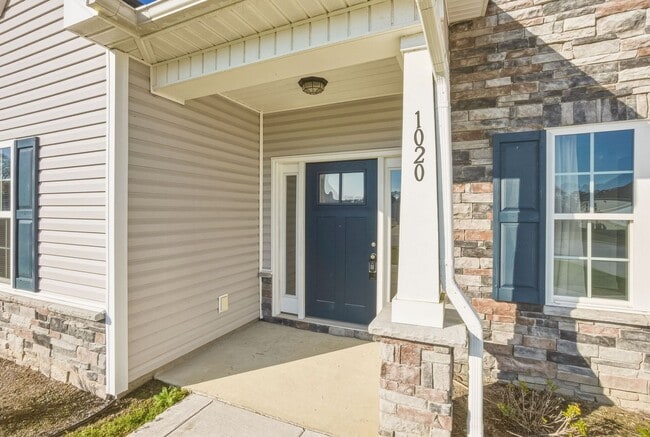 Photo - 5 bedroom waterfront property