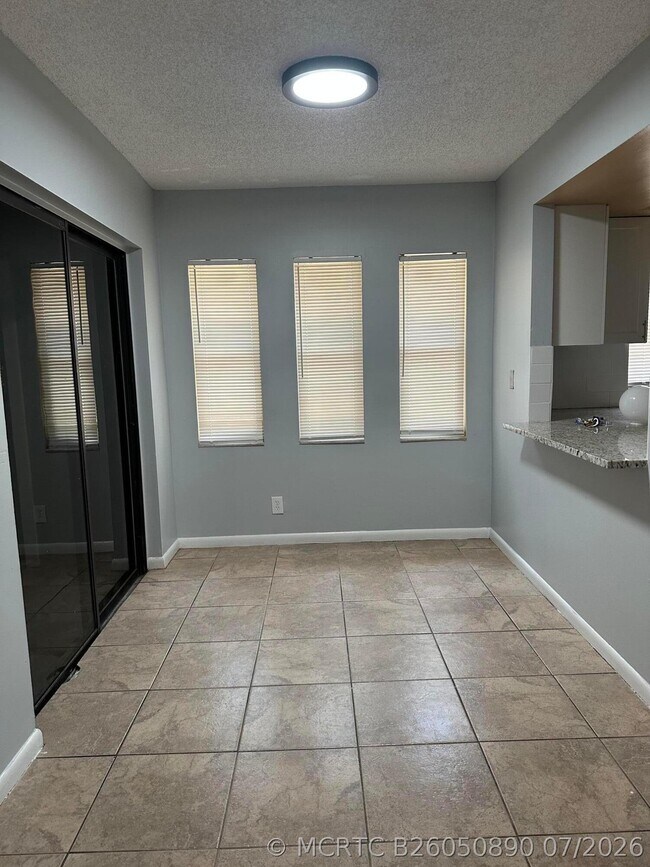 641 W 9th St Unit 1