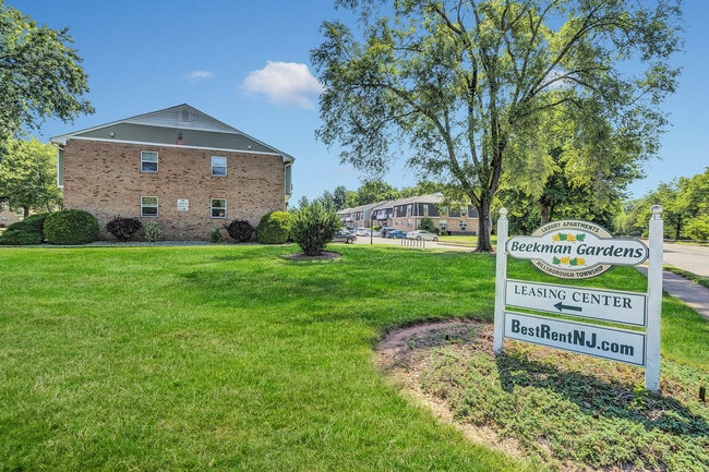 Building Photo - Beekman Gardens Rental