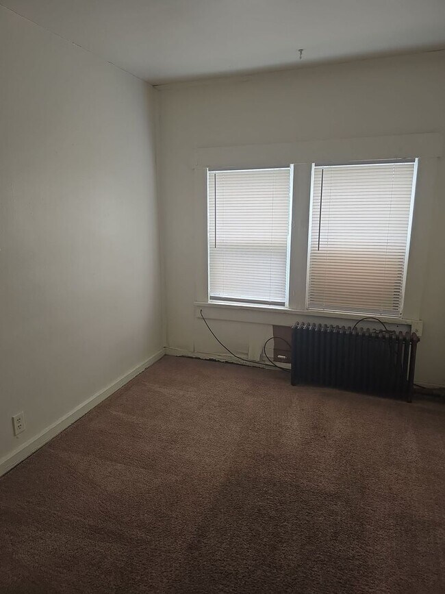 Photo - 2 bedroom, 1 bathroom Apartment! AUGUST 2025! Unidad Apt #09