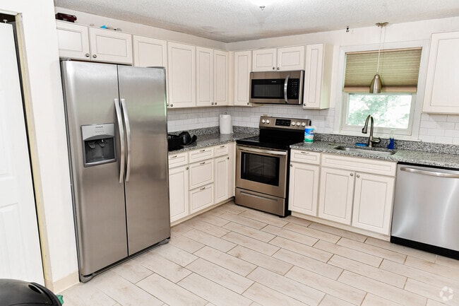 Building Photo - 2 Atlantic Ave Unit 4 Rental