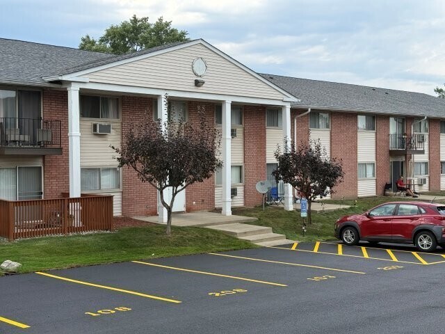 690 Marilyn Ave