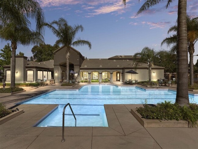 River Oaks Apartment Homes