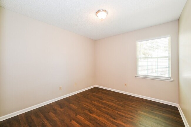 Photo - 449 Baybrook Dr