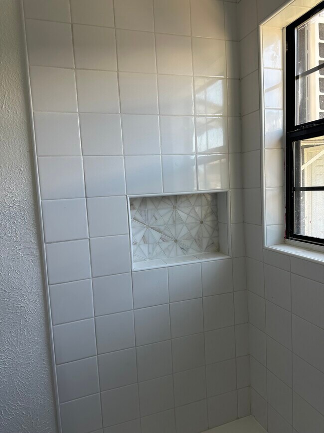 Shower Tile - 2805 Carter St