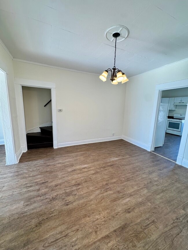 Photo - 906 Charlotte St