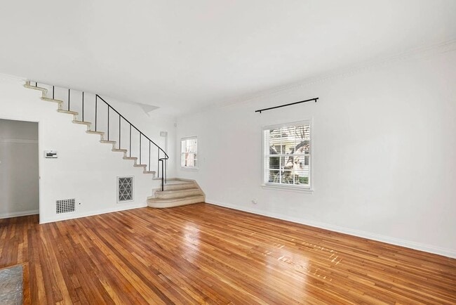 Building Photo - 426 N Maple Dr Unit 426