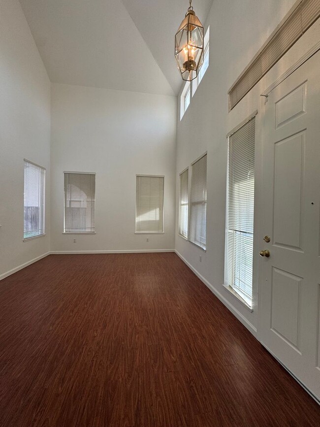 Photo - Beautiful Home with 4 Bedrooms and 3 Bathrooms in a Convenient Location!