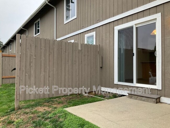 Photo - 683 Northpark Ln