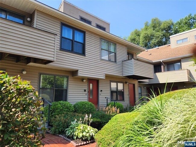 Building Photo - 77 Liberty St Unit 44-44 Rental