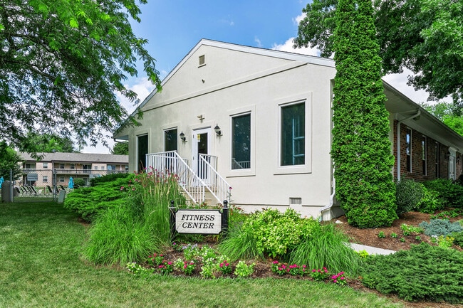 24/7 Fitness Center- Exterior