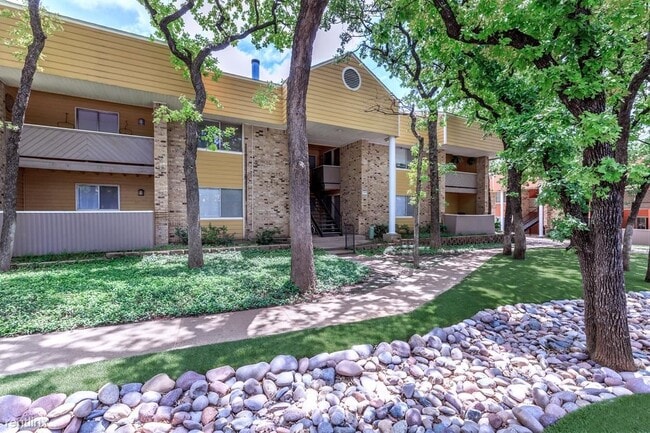 Photo - 2 br, 1 bath Condo - 1301 Park Place Blvd ...