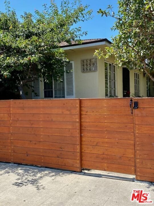 Building Photo - 5561 Inglewood Blvd Rental