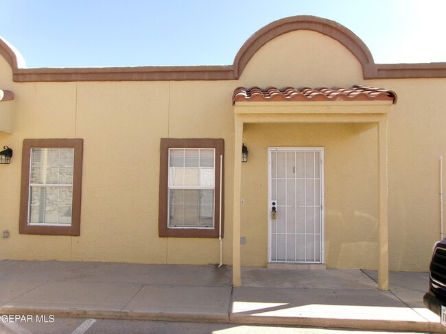 Building Photo - 303 McClintock Dr Rental