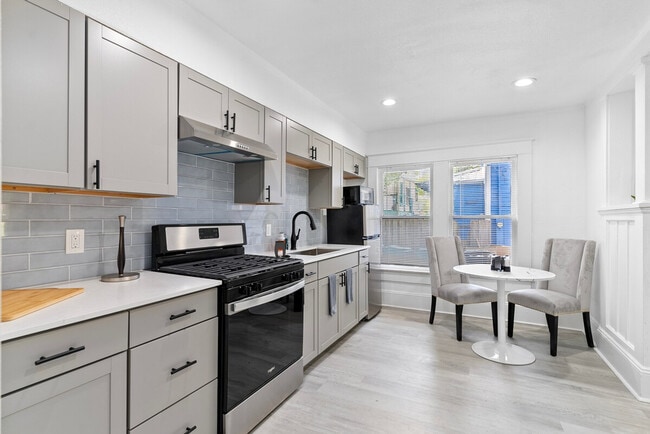 Building Photo - 316 E Amelia St Unit ID1363947P