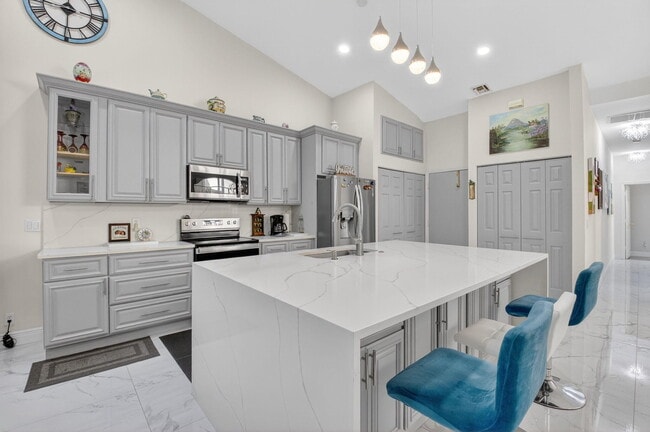 Photo - 6247 Heliconia Rd