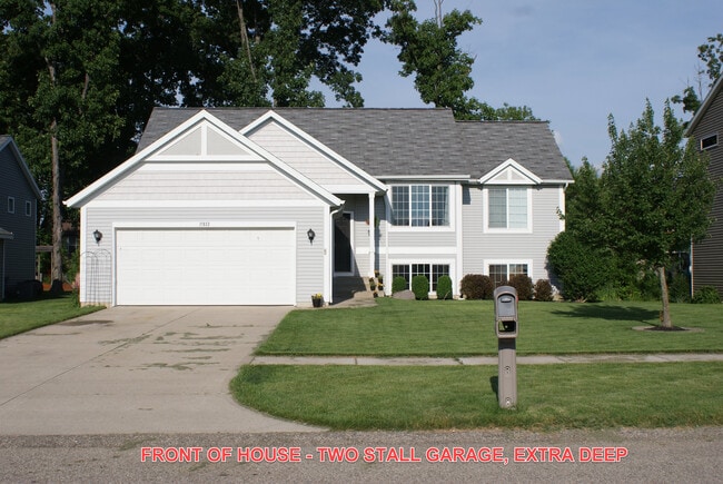 Building Photo - 11933 Maplegrove Dr Rental
