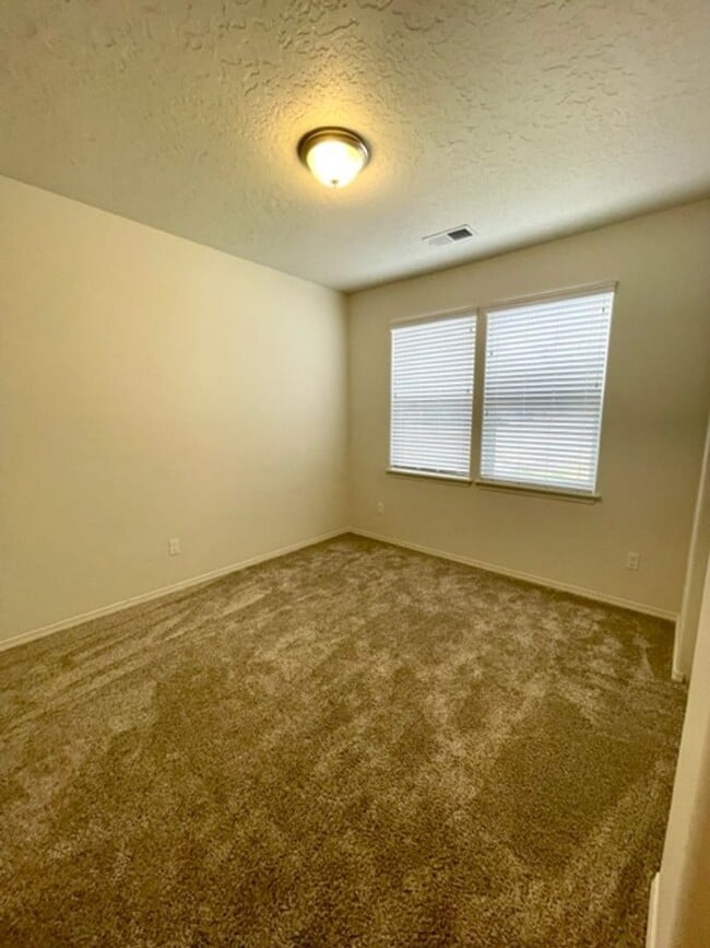 Photo - Beautiful like new 3 bedroom Hayden home i...