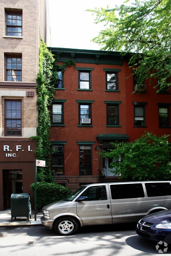 Photo - 141 W 15th St