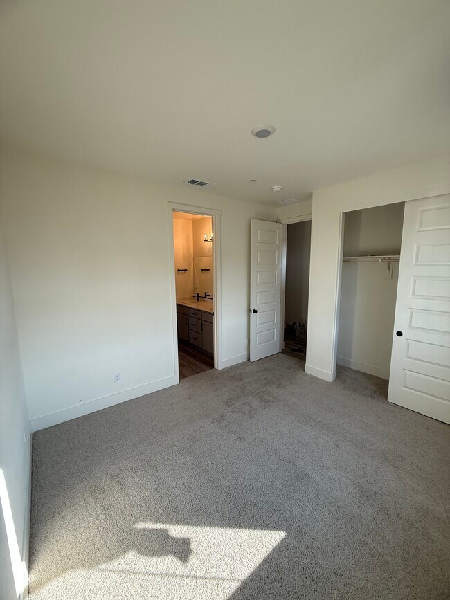 Photo - 402 Broadstone Ct