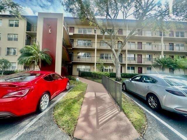 Building Photo - 801 SW 133rd Terrace Unit 105K