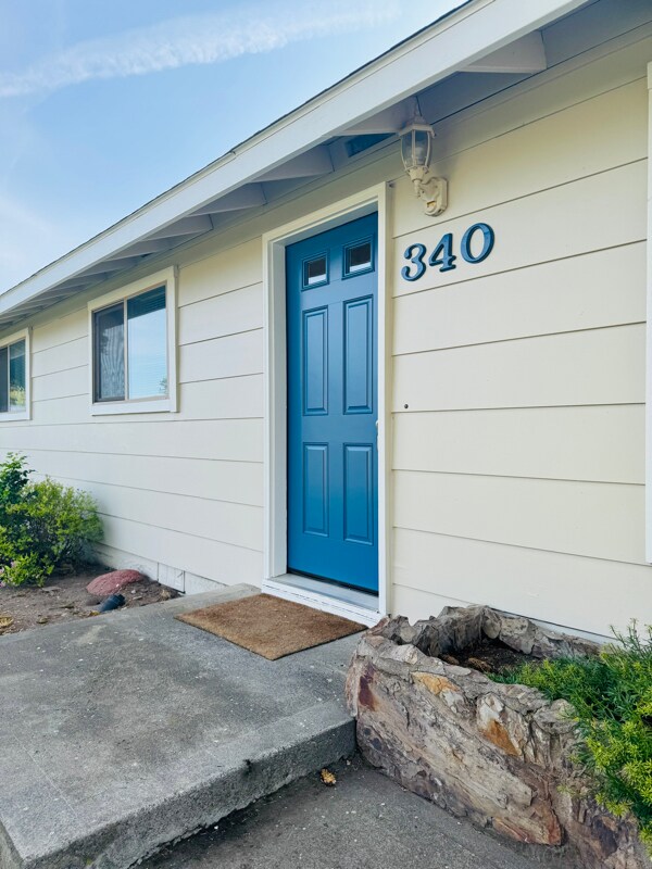 Photo - 340 SW Deer St