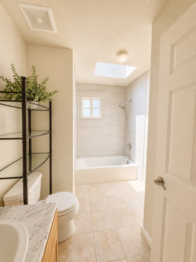 Photo - 901 Hawthorne St