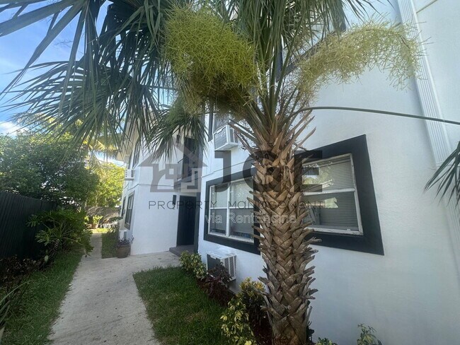 3128 SW 12th Pl Unit 3