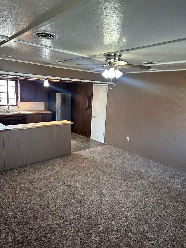 Photo - 4 Bed 2 Bath Available!