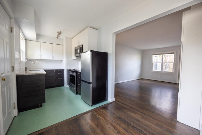 Building Photo - 4550 NE 14th Pl Rental