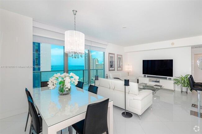 Building Photo - 300 S Biscayne Blvd Unit 2516 Rental