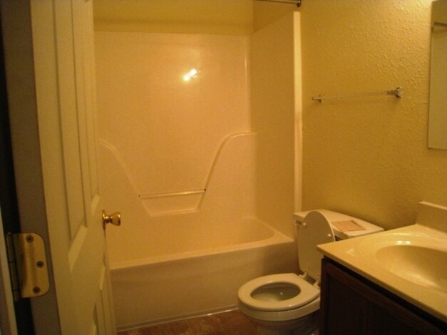 Photo - Dutch Valley Apartments