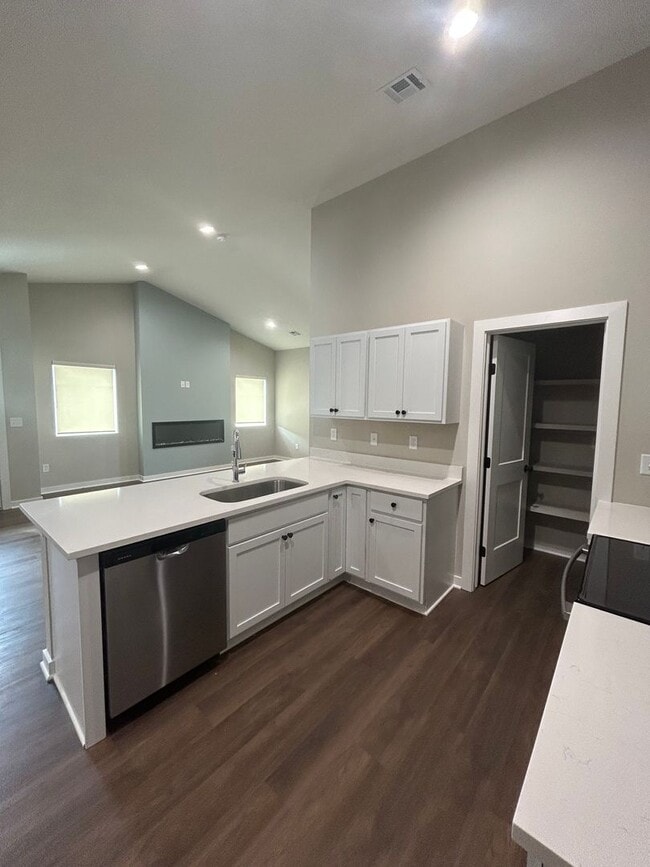 Photo - 1963 Cody Ln