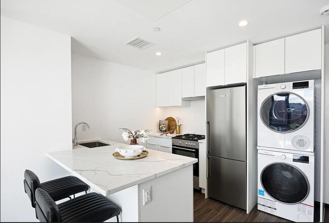 Building Photo - Forten at Columbia