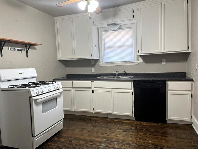Photo - 823 NW 30th St