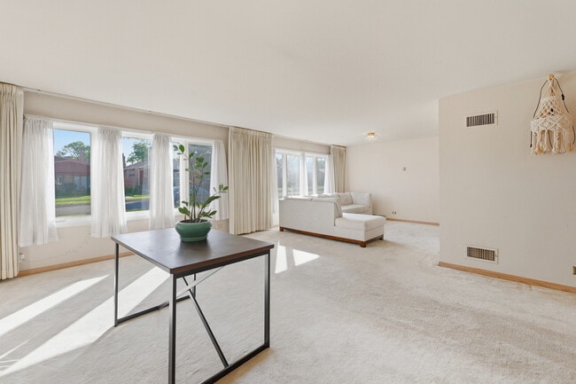 Photo - 9020 S Constance Ave