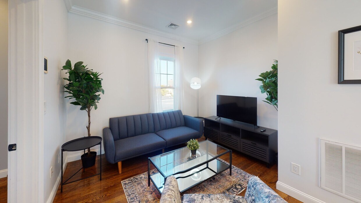 Photo - Private bedroom in 4 bed/1.5 bath Home