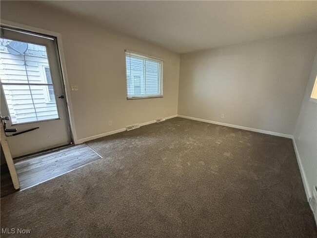 Photo - 975 Berwin St