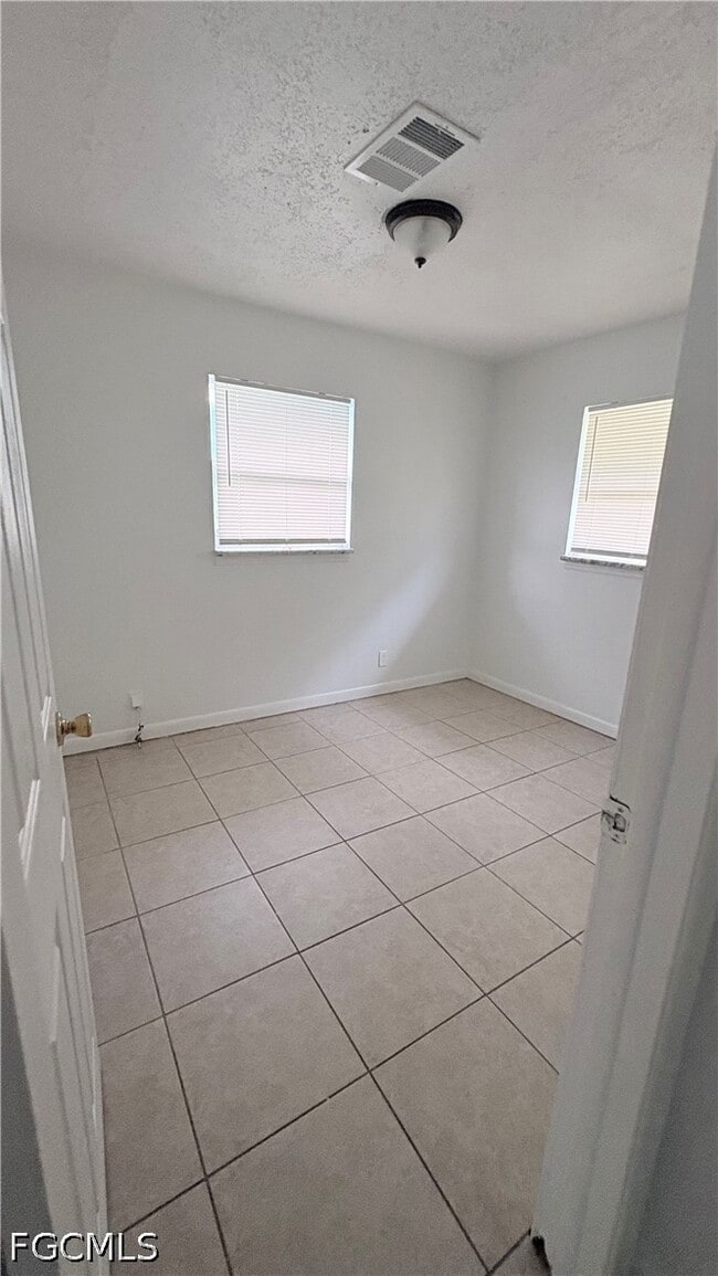 Photo - 5447 Sixth Ave
