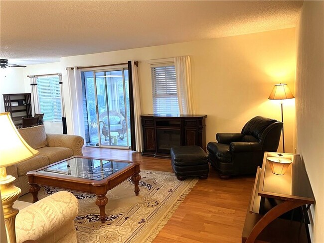 Photo - 3083 Westwood Way