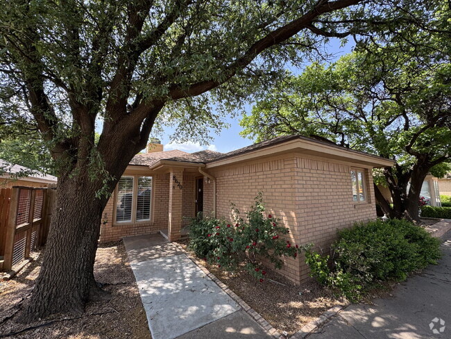 Building Photo - "Spacious 2-Bed, 2-Bath Retreat on Memphis... Rental