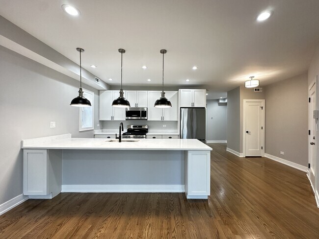 2639 W Carmen Ave Unit 4