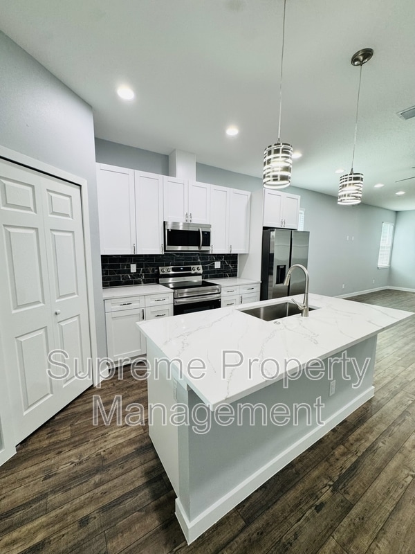 Photo - 6073 Vermont Ave