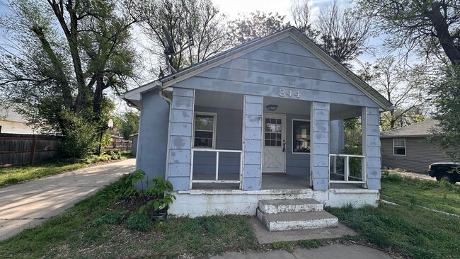 $1075 - 3 bed 1 bath - Single Family Home - $1075 - 3 bed 1 bath - Single Family Home