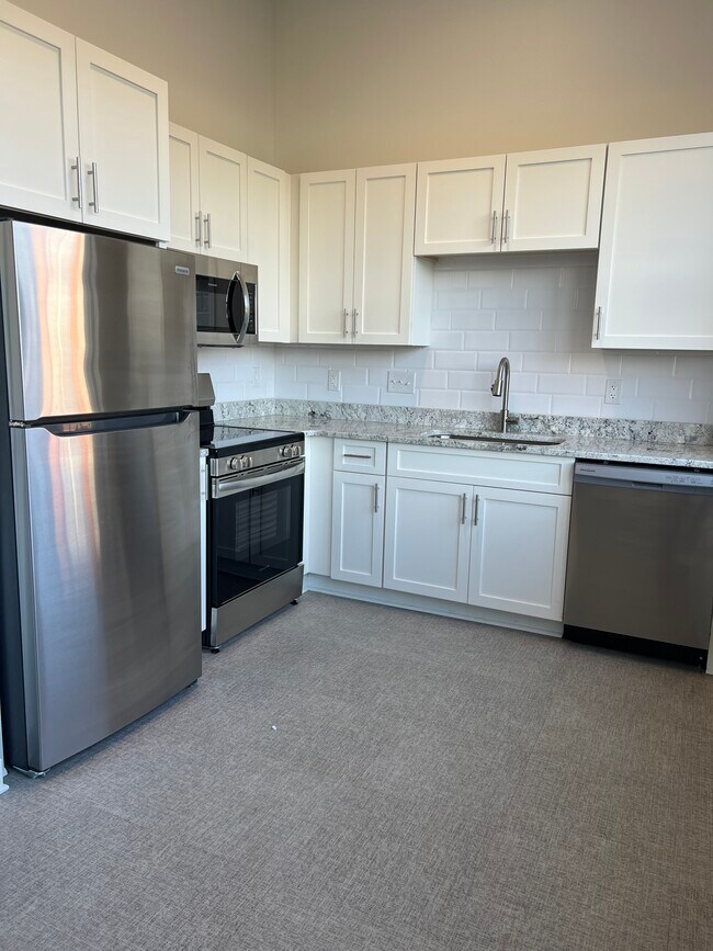 Building Photo - PULASKI LOFTS Unit 140