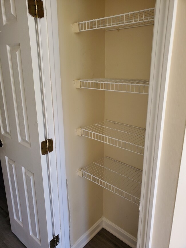 Photo - 1215 Weybridge Rd Unit Weybridge Condominiums