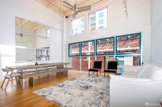 Photo - 650 Delancey St